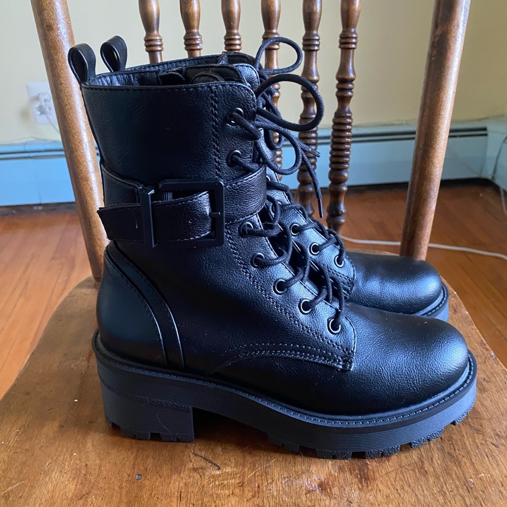 MIA COMBAT BOOTS WORN ONCE
